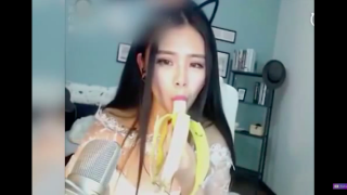 China Bans Females From Eating Bananas On Live-Stream 'Erotically'
